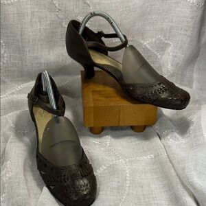 Kenneth Cole Reaction for J Jill laser cut leather kitty heel
